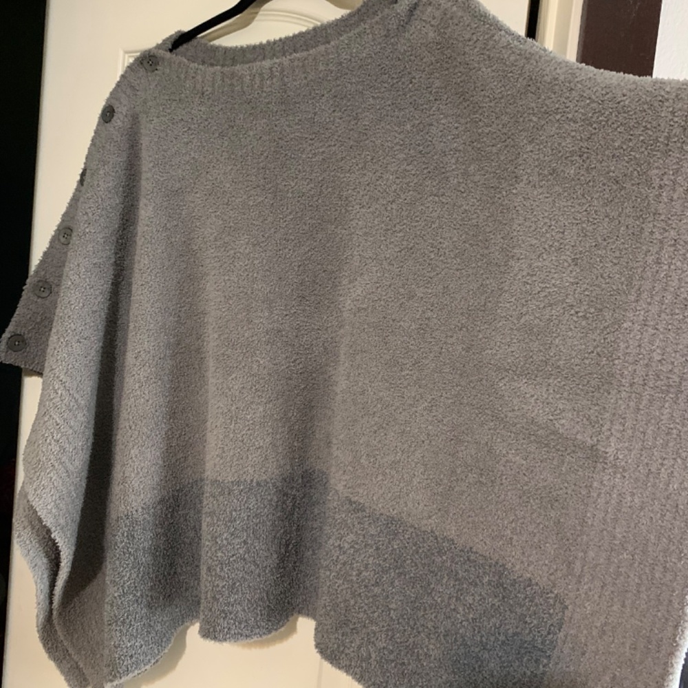 Barefoot Dreams poncho - Picture 2 of 10